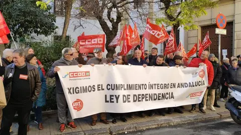 Concentraci&oacute;n ante la Delegaci&oacute;n de Inclusi&oacute;n Social, Juventud, Familia e Igualdad de la Junta en C&oacute;rdoba