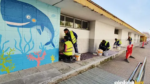 El alcalde, Jos&eacute; Mar&iacute;a Bellido, en las actuaciones del centro escolar Mediterr&aacute;neo