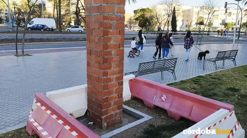 Imagen del pedestal donde tiene que ir el busto de Blas Infante ayer por la tarde