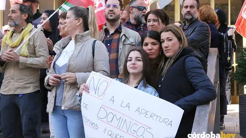 Protesta de CCOO ante el Ayuntapor la Zona de Gran Afluencia Tur&iacute;stica