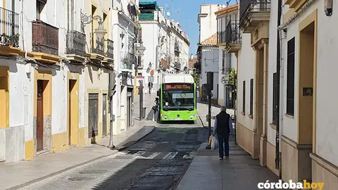 Autob&uacute;s en la calle Alfaros