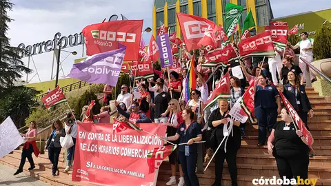 Protesta del personal de Carrefour en C&oacute;rdoba contra la ZGAT