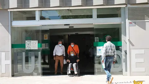 Usuarios y usuarias del centro de salud de Huerta de la Reina FOTO VICTOR ARVIDSSON
