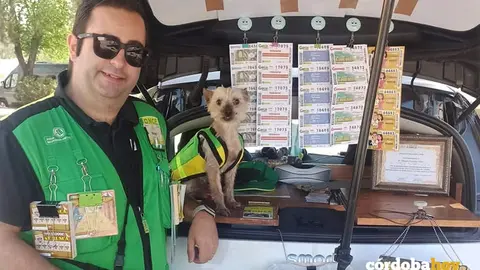 El vendedor e la ONCE Miguel Fuentes