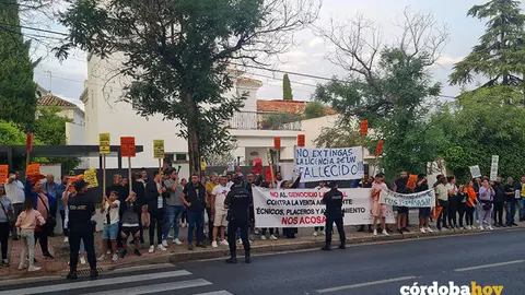 Protesta de los ambulantes ante Las Palmeras del Caballo Rojo