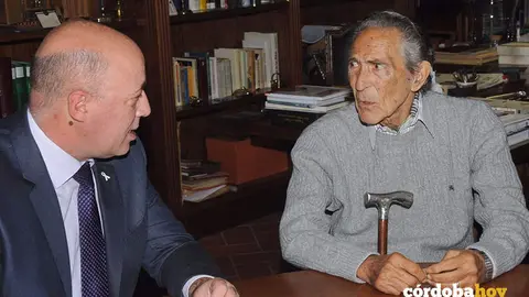 Antonio Ruiz, presidente de la Diputaci&oacute;n de C&oacute;rdoba, junto a Antonio Gala