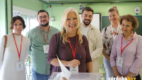 Cristina Pedrajas ejerce su derecho a voto en las elecciones municipales 2023