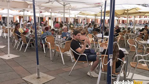 Veladores en la Plaza de La Corredera, en una imagen de archivo FOTO ALWIN EKBLADH