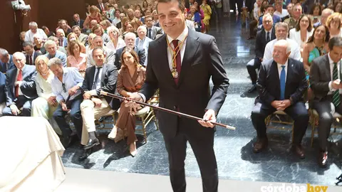 Jos&eacute; Mar&iacute;a Bellido investido con el poder de la vara