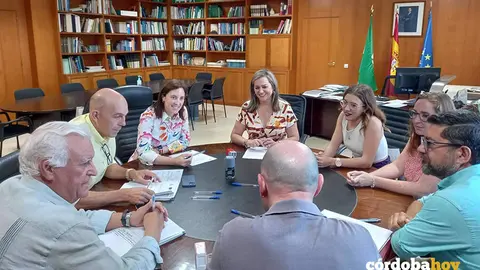 Firma del acta para las obras de remodelaci&oacute;n de la calle Amador de los R&iacute;os de Baena