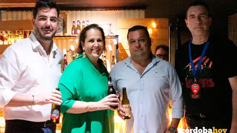 Luis Alberto Miguel R&iacute;os (trade marketing manager de Estrella Galicia), Blanca Torrent, Curro Mantero (gerente de Estrella Galicia C&oacute;rdoba) y &Aacute;ngel V&aacute;zquez (responsable de producci&oacute;n del ciclo)