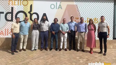 Garc&iacute;a-Ibarrola y Fragero (centro), con otros responsables del Ayuntamiento y Aehcor