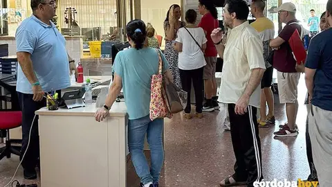 Personal y usuarios del Centro C&iacute;vico de la Fuensanta, en una imagen de archivo