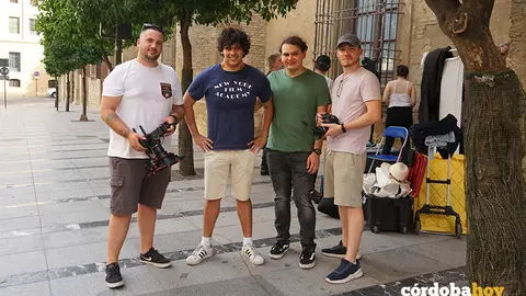 Cineastas cordobeses rodando en el entorno de la Mezquita-Catedral en plena ola de calor
