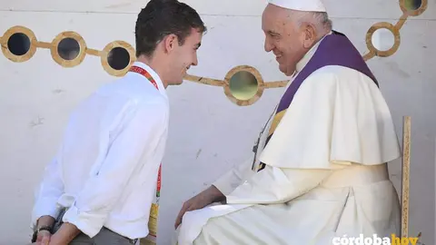 Francisco Valverde en el momento de la confesi&oacute;n con el Papa Francisco. - VATICAN MEDIA DIVISIONE FOTO