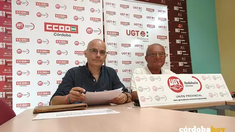 Los responsables de Salud Laboral de CCOO y UGT de C&oacute;rdoba, Aurelio Mart&iacute;n y Jaime Sarmiento, en rueda de prensa