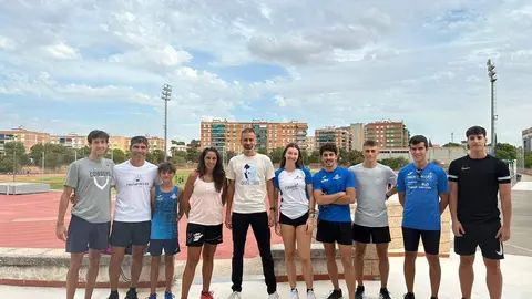 &Aacute;ngel Ortiz (centro) y Laura Ansio (a su izquierda) en la IDM Fontanar