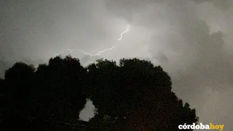Tormenta el&eacute;ctrica en la capital cordobesa, en una imagen de archivo