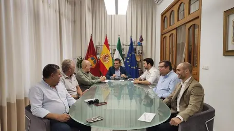 Comercio C&oacute;rdoba y el alcalde acuerdan constituir una comisi&oacute;n t&eacute;cnica para abordar la problem&aacute;tica del sector