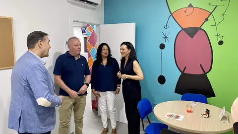 Rafo Cresp&iacute;n (derecha) en su visita a la sede de Anfane