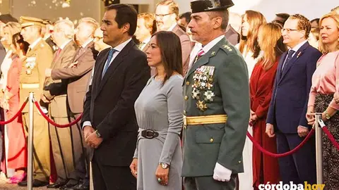 El consejero de Justicia, Administraci&oacute;n Local y Funci&oacute;n P&uacute;blica, Jos&eacute; Antonio Nieto, ha entregado este jueves la Cruz de la Orden al M&eacute;rito Civil con distintivo blanco concedida por la Guardia Civil al doctor Jos&eacute; S&aacute;ez