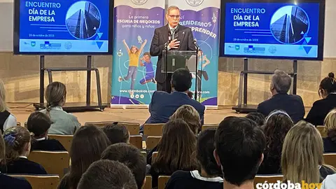Viso, durante su intervenci&oacute;n en la visita al Colegio Alauda Internacional de C&oacute;rdoba
