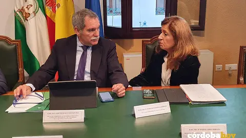 Jos&eacute; Francisco Viso y Mar&iacute;a Jes&uacute;s Botella, en la reuni&oacute;n de consejeros y delegados sobre el Presupuesto de la Junta para C&oacute;rdoba en 2024
