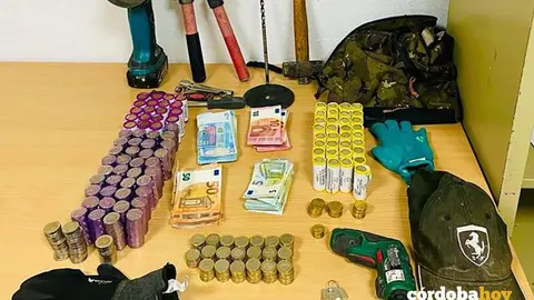 Material incautado al hombre detenido por la Polic&iacute;a Nacional
