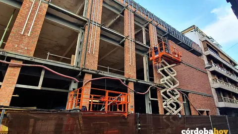 Obras en el antiguo edificio de Simago en Jes&uacute;s y Mar&iacute;a