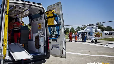 Ambulancia y helic&oacute;ptero del 061