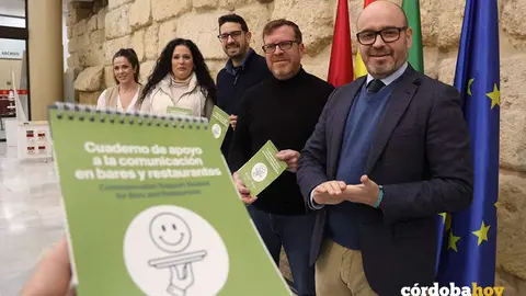 Presentaci&oacute;n del cuaderno de apoyo a la comunicaci&oacute;n en la hosteler&iacute;a FOTO RAFA MELLADO SENIOR