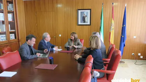La subdelegada del Gobierno en C&oacute;rdoba, Ana L&oacute;pez, con representantes de la Confederaci&oacute;n de Empresarios de C&oacute;rdoba
