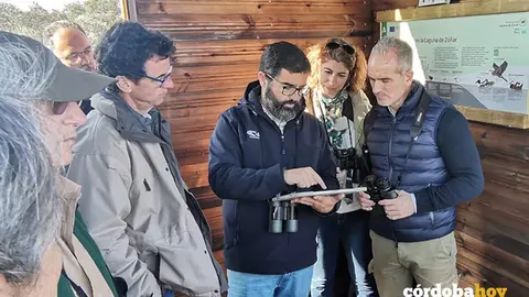 El delegado de Sostenibilidad, Medio Ambiente y Econom&iacute;a Azul de la Junta de Andaluc&iacute;a, Rafael Mart&iacute;nez (derecha)