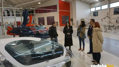 La delegada de Empleo, Mar&iacute;a Dolores G&aacute;lvez, durante su visita a ELA Aviaci&oacute;n