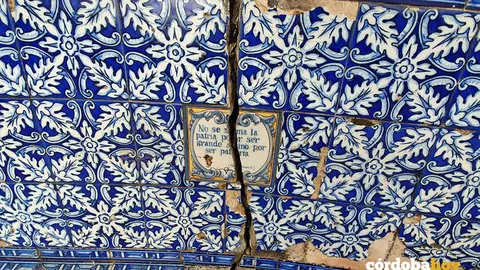 Uno de los bancos que se van a restaurar en los Jardines de la Agricultura, en una imagen de archivo