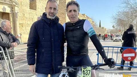 &Aacute;ngel Ortiz (izquierda) con Miguel Indurain en C&oacute;rdoba