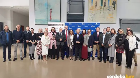 La consejera de Empleo, Empresa y Trabajo Aut&oacute;nomo, Roc&iacute;o Blanco (centro), en su visita a la sede de CECO