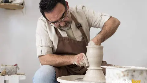 El maestro alfarero Alfonso Rot