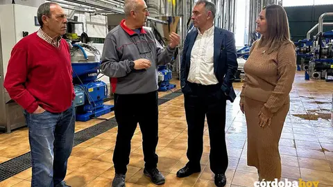 Enrique Santiago visita las instalaciones de la cooperativa olivarera Nuestra Se&ntilde;ora del Rosario, en la localidad de Nueva Carteya
