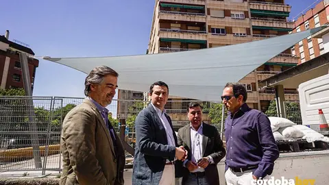 Instalaci&oacute;n del primer toldo de vela en el Colegio de Educaci&oacute;n Infantil y Primaria Vista Alegre, en una imagen de archivo
