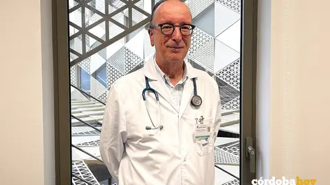 El jefe del Servicio de Neumolog&iacute;a del Hospital Quir&oacute;nsalud C&oacute;rdoba, el doctor Luis Manuel Entrenas, en una imagen de archivo HOSPITAL QUIR&Oacute;NSALUD C&Oacute;RDOBA