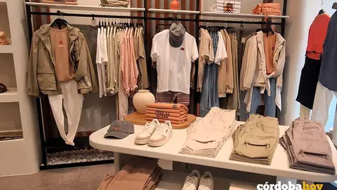 Interior de la tienda de Bostn en la calle Cruz Conde de C&oacute;rdoba