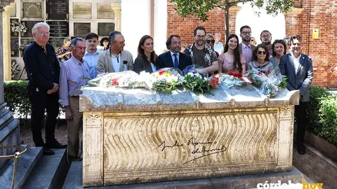 Ofrenda floral a Julio Romero FOTO JOS&Eacute; LARA CORDOB&Eacute;S