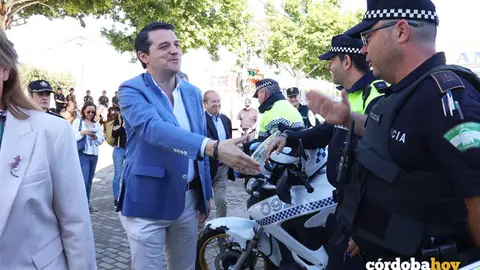 Visita de Jos&eacute; Mar&iacute;a Bellido y Ana L&oacute;pez a la comisar&iacute;a conjunta de Feria FOTO RAFA MELLADO SENIOR