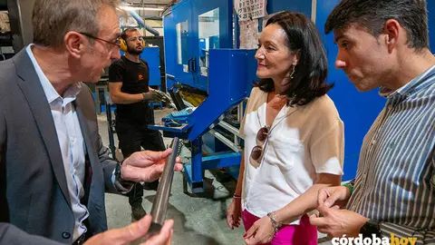 Visita de Rafi Cresp&iacute;n a Codimar, en Puente Genil