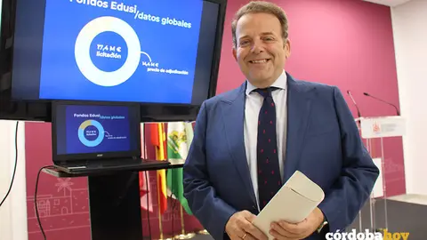 El concejal del PP Juli&aacute;n Urbano FOTO RAFA MELLADO SENIOR