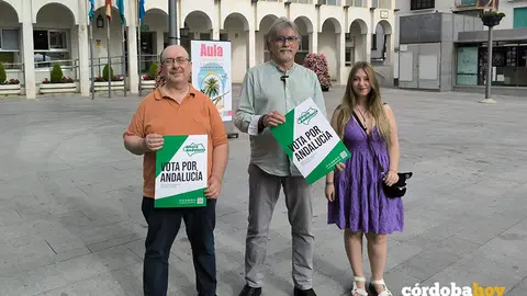 Manuel Ortega (centro), en Lucena