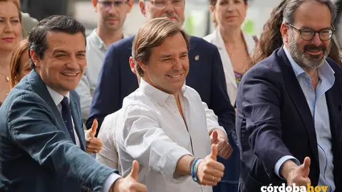 Antonio Repullo flanqueado por Adolfo Molina (derecha) y Jos&eacute; Mar&iacute;a Bellido
