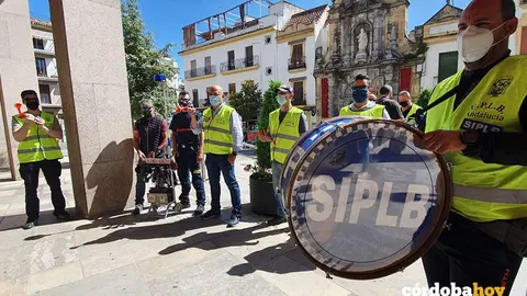 Una protesta de sindicatos policial y de bomberos ante el Ayuntamiento en una imagen de archivo