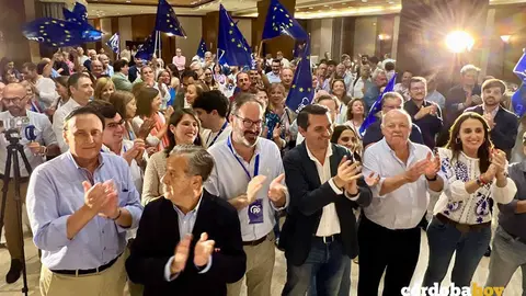 Aplausos en la sede del PP